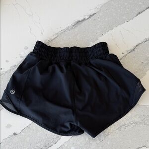 Lululemon HR 2.5 inch Hotty Hot shorts